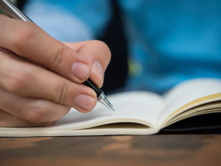 Karnataka School Syllabus Changed from class 6 to 10 know what is added and what is removed Syllabus Changed: कर्नाटक स्कूल सिलेबस में हुआ बदलाव, कौन से चैप्टर हटे और कौन से जुड़े, यहां देखें लिस्ट