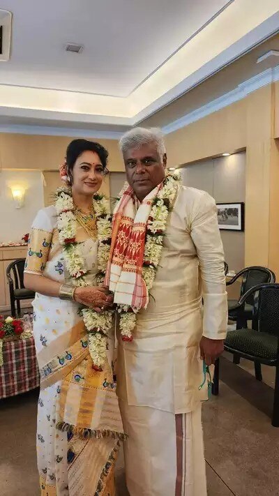 Ashish Vidyarthi Marriage: விஜய்யின் ரீல் அப்பா 60 வயதில் 2வது திருமணம்.. வாழ்த்து மழையில் நனையும் ஆஷிஷ் வித்யார்த்தி..!