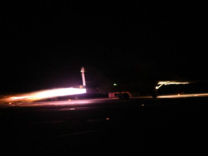 रक्षा मंत्री राजनाथ सिंह ने आईएनएस विक्रांत पर मिग-29के. को पहली बार सफलतापूर्वक रात के समय उतारे जाने पर भारतीय नौसेना को बधाई दी. सिंह ने ट्वीट किया, ‘‘आईएनएस विक्रांत पर मिग-29के. के पहले ‘नाइट लैंडिंग’ परीक्षण को सफलतापूर्वक पूरा करने के लिए भारतीय नौसेना को बधाई.’’