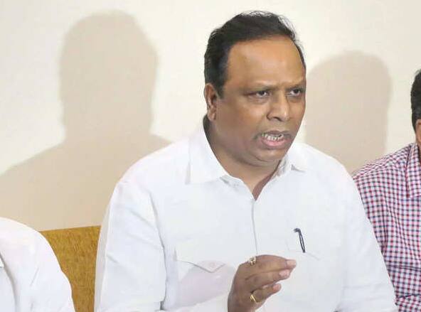 Ganshotsav 2023 BJP leader ashish shelar  demand to cm eknath shinde that do not ban plaster of paris ganesh idols for home ganesh utsav Mumbai: प्लास्टर ऑफ पॅरिसच्या घरगुती गणेश मूर्तींवर बंदी घालू नका; आशिष शेलारांची मुंबई पालिकेकडे मागणी