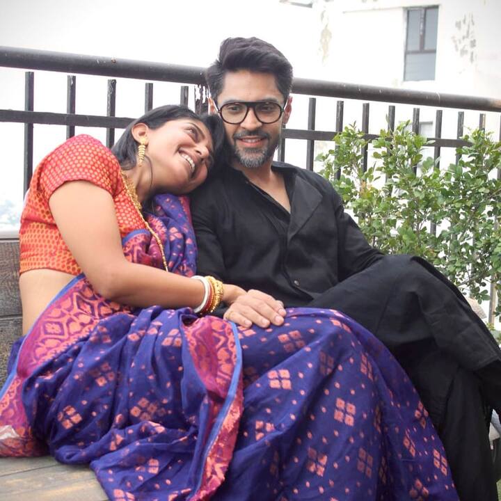 ফল থেকে শুরু করে মাটির থালায় হরেক রকম পদ সাজিয়ে ভুরিভোজ.. সোশ্যাল মিডিয়ায় জামাই আদরের খুঁটিনাটি শেয়ার করে নিয়েছেন গৌরব।