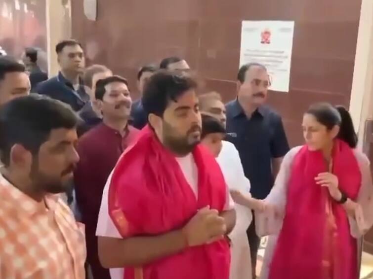 Shloka Mehta Flaunts Her Baby Bump As She Visits Siddhivinayak Temple With Father-In-Law Mukesh Ambani And Husband Akash Ambani