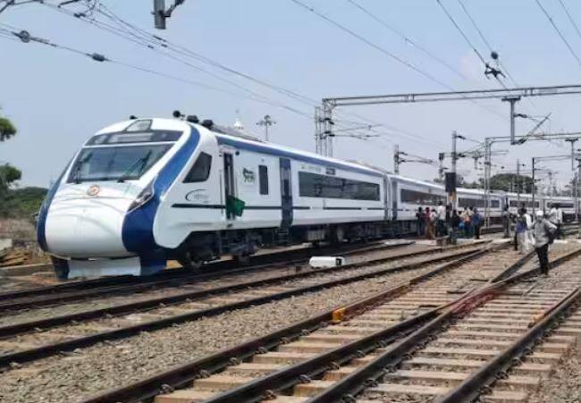 ਪ੍ਰਧਾਨ ਮੰਤਰੀ ਨਰਿੰਦਰ ਮੋਦੀ ਨੇ ਨਵੀਂ ਦਿੱਲੀ ਰੇਲਵੇ ਸਟੇਸ਼ਨ ਤੋਂ ਇਸ ਟਰੇਨ ਨੂੰ ਹਰੀ ਝੰਡੀ ਦਿਖਾ ਕੇ ਰਵਾਨਾ ਕੀਤਾ। ਦਿੱਲੀ ਲਈ ਇਹ ਛੇਵੀਂ ਵੰਦੇ ਭਾਰਤ ਐਕਸਪ੍ਰੈਸ ਟਰੇਨ ਹੈ।