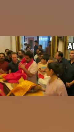 మనవడితో గుడికి వెళ్లిన ముకేశ్ అంబానీ