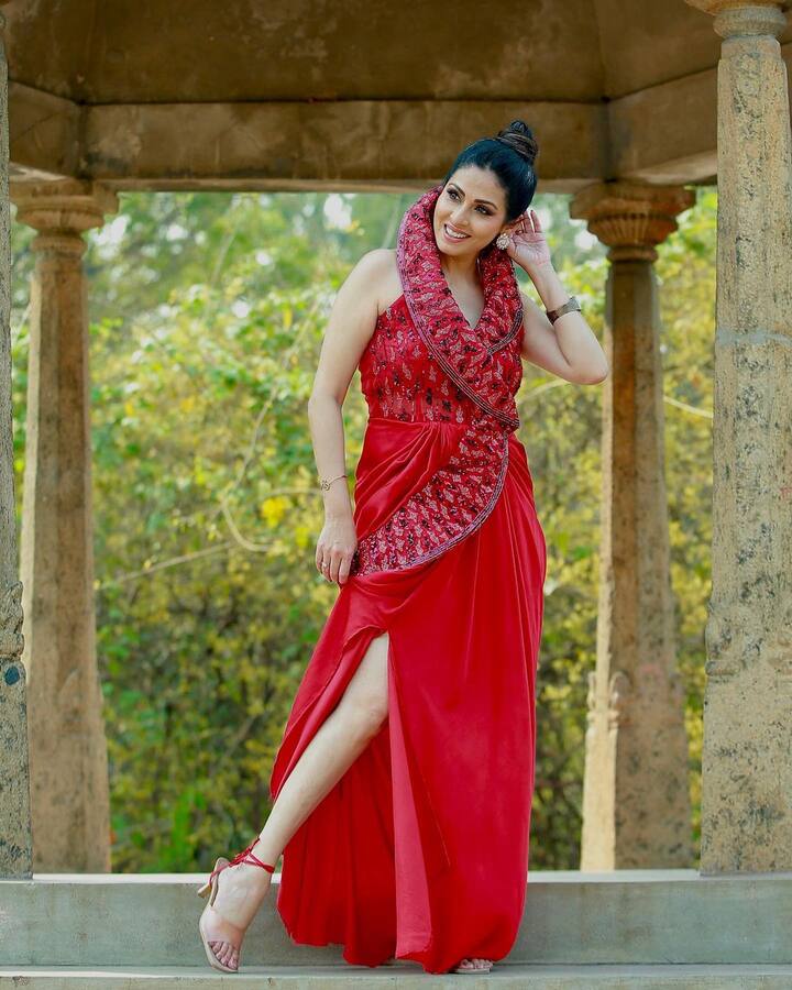 తాాజాగా తేజ తెరకెక్కించిన ‘అహింస‘ సినిమాలో కనిపించబోతోంది. Photo Credit: Sadaa/Instagram