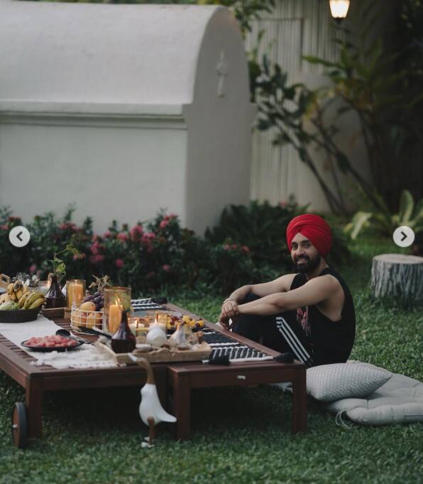 ਦਰਅਸਲ, ਦਿਲਜੀਤ ਇੰਨੀ ਦਿਨੀਂ ਕੰਮ ਤੋਂ ਦੂਰ ਗੋਆ ਵਿੱਚ ਛੁੱਟੀਆਂ ਦਾ ਆਨੰਦ ਲੈ ਰਹੇ ਹਨ। ਕਲਾਕਾਰ ਆਪਣੀਆਂ ਮਸਤੀ ਭਰੀਆਂ ਤਸਵੀਰਾਂ ਦਰਸ਼ਕਾਂ ਨਾਲ ਸਾਂਝੀਆਂ ਕਰ ਰਿਹਾ ਹੈ।