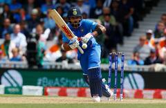 Virat Kohli : सोशल मीडियावर विराटचं 'किंग'! धोनी, सचिन आसपासही नाही