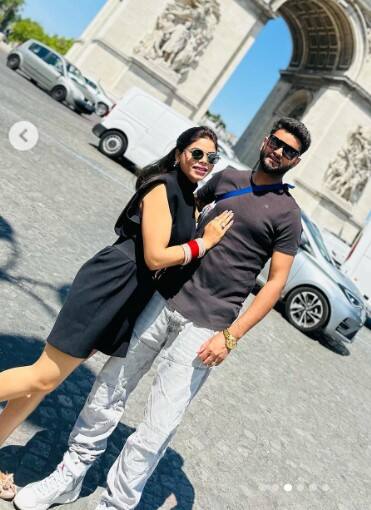 ਜੈਸਮੀਨ ਅਖਤਰ ਦਾ ਪਤੀ ਨਾਲ ਰੋਮਾਂਟਿਕ ਅੰਦਾਜ਼