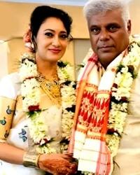 60 साल में फिर से हुआ आशीष विद्यार्थी को प्यार, रचाई शादी