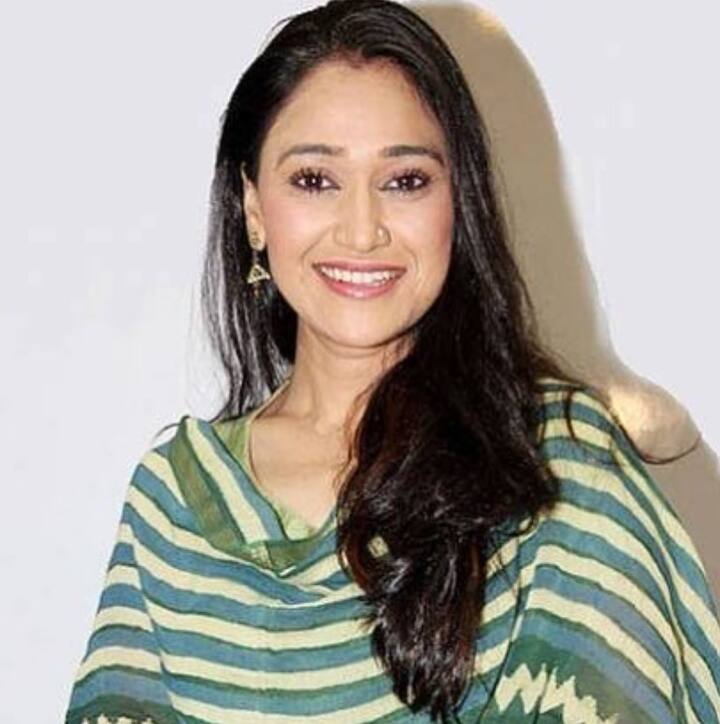 पॉपुलर सिटकॉम ‘तारक मेहता का उल्टा चश्मा’ की दिशा वकानी उर्फ 'दया बेन' आज भी घर-घर में फेमस हैं. उनके गुजराती महिला के कैरेक्टर ने हर दिल जीत लिया था. यह 2017 की बात है, जब दिशा ने प्रेग्नेंसी की वजह से एक्टिंग से ब्रेक लिया था. तब से वह ग्लैमर की दुनिया में वापस नहीं आई, अभिनय छोड़ने के अपने अचानक फैसले से उन्होंने फैंस को हैरान कर दिया था.