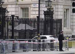 ब्रिटेन के पीएम के आवास डाउनिंग स्ट्रीट के गेट पर कार सवार ने मारी टक्कर, आरोपी गिरफ्तार