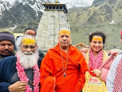 విజయేంద్ర ప్రసాద్‌తో కలిసి కేదార్‌నాథ్ ఆలయాన్ని సందర్శించిన కంగనా రనౌత్