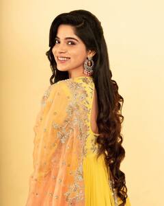 ఎల్లో డ్రెస్సులో మెరిసిపోతున్న దివ్య భారతి - లేటెస్ట్ ఫొటోలు చూశారా?