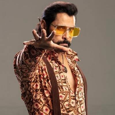 இப்படத்தில் ஐஸ்வர்யா ராஜேஷ், ரித்து வர்மா, ப்ரித்விராஜ் சுகுமாறன், பார்த்திபன், சிம்ரன் உள்ளிட்ட பலரும் நடித்துள்ளனர்