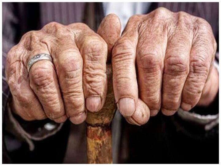 Jalandhar: ‘बेटों के नाम प्रॉपर्टी ट्रांसफर करना जिंदगी की बड़ी भूल’ पूर्व सैनिक को बेटों ने घर से निकाला Fathers Transfers Property to his Sons Biggest Mistake in life' Ex-Serviceman Father thrown out by Police and Engineer son Jalandhar: ‘बेटों के नाम प्रॉपर्टी ट्रांसफर करना जिंदगी की बड़ी भूल’ पूर्व सैनिक को बेटों ने घर से निकाला