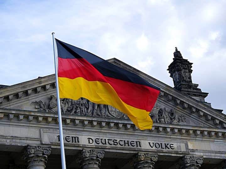 Germany Recession GDP fell by 0.3 Percent Gross domestic product falls for second successive quarter Germany Economic Crisis Germany Recession: యూరప్‌కు దడ మొదలైంది! రెసెషన్‌లోకి జారుకున్న జర్మనీ!