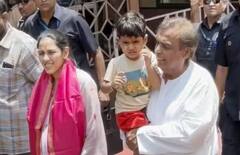 પૌત્રને તેડીને સિદ્ધિવિનાયકના દર્શન કરવા પહોંચ્યા મુકેશ અંબાણી