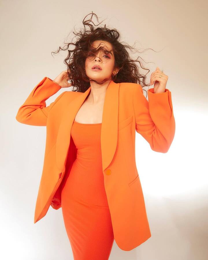 మిథిలా పాల్కర్ పుట్టి పెరిగింది అంతా బాంబేలోనే. పలు బాలీవుడ్ మూవీస్ లో, ఓటీటీల్లో సందడి చేసింది. విశ్వక్ సేన్ హీరోగా నటించిన 'ఓరి దేవుడా' సినిమాతో తెలుగు ప్రేక్షకులకు పరిచయమయ్యింది.