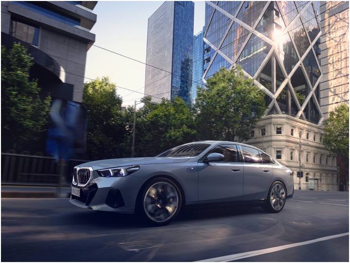 BMW release the images of their new eighth generation 5 series sedan BMW 5 Series Sedan: 8वीं पीढ़ी की बीएमडब्ल्यू 5 सीरीज सेडान का हुआ खुलासा, इन खूबियों से होगी लैस