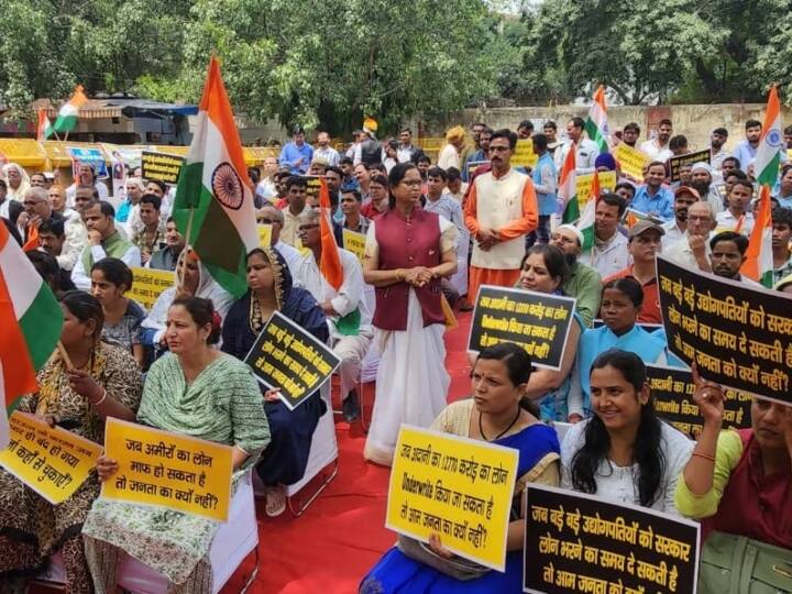 Delhi Common people protested at Jantar Mantar for loan waiver Know their demand for central government ANN Delhi News: जंतर-मंतर पर आम लोगों ने कर्ज माफी को लेकर किया धरना प्रदर्शन, केंद्र सरकार से की ये मांग