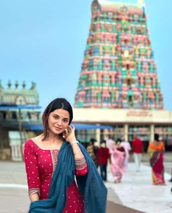 இந்த பூலோகம் பாராத தேன் நிலா..