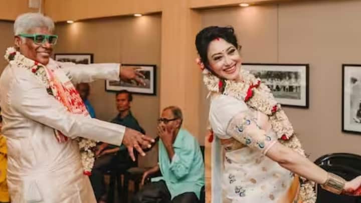 ফ্যাশন ডিজাইনার রূপালী বড়ুয়ার সঙ্গে সাতপাকে বাঁধা পড়লেন তিনি।