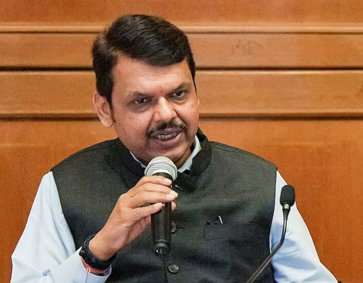 Maharashtra Deputy CM Devendra Fadnavis Kolhapur visit cancelled informerd Deepak Kesarkar Fadnavis Kolhapur Visit Cancelled : शिवसेनेच्या जाहिरातीमुळे देवेंद्र फडणवीस यांचा कोल्हापूर दौरा रद्द झाल्याची चर्चा, दीपक केसरकर म्हणाले...