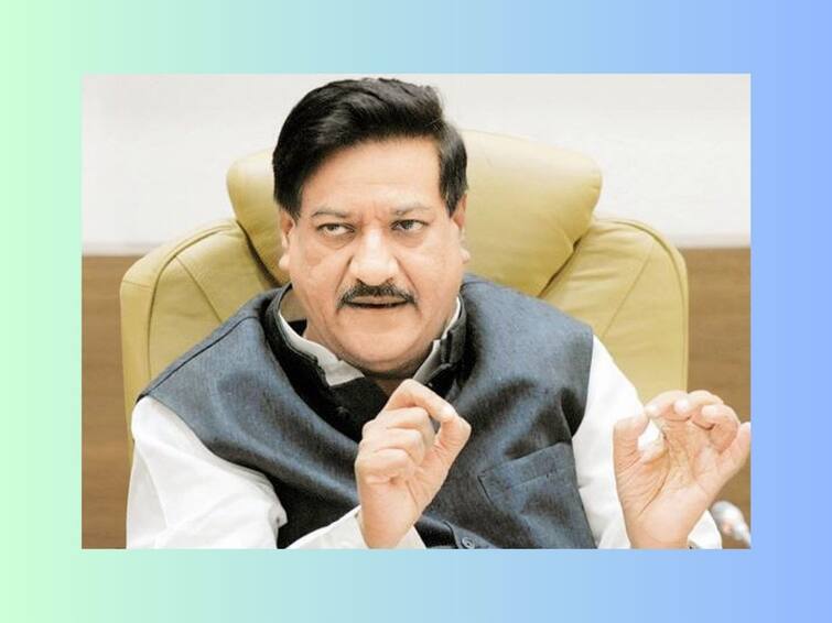 Former Chief minister and Congress leader Prithviraj Chavan says BJP Shinde government in Maharashtra will not be able to face Mahavikas Aghadi challenge in Elections Prithviraj Chavan: महाराष्ट्रातील भाजप-शिंदे सरकार हे महाविकास आघाडीचा सामना करू शकणार नाही; पृथ्वीराज चव्हाणांनी व्यक्त केला निर्धार 