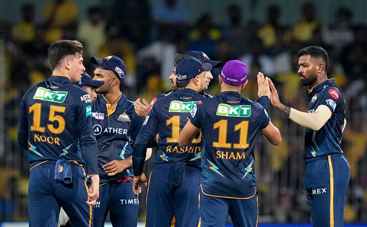 नरेंद्र मोदी स्टेडिअमवर पहिल्यांदा फलंदाजी करणाऱ्या संघांनी 12 सामने जिंकले आहेत आणि नंतर फलंदाजी करणाऱ्या संघांनी 13 सामने जिंकले आहेत.