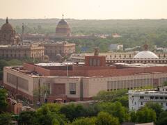 बेबुनियाद तर्क, सनकी और खोखले दावे... पूर्व नौकरशाह बोले- परिवार पहले की नीति अपनाने वाले कर रहे नई संसद का विरोध
