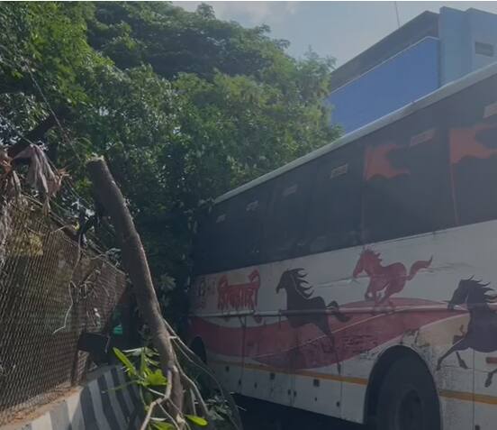 ब्रेक फेल झाल्याने बस थेट फूटपाथवर चढली.