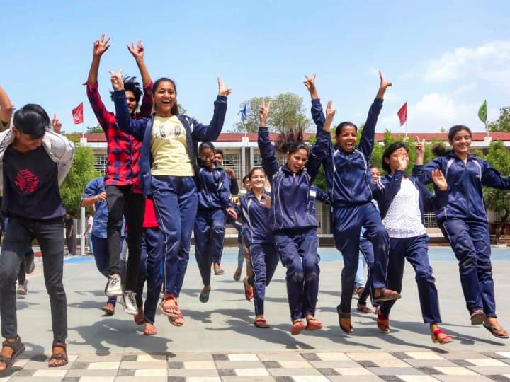 Girl Captured top three position in Punjab's Class 10 board exams PSEB 10th Result 2023: पंजाब में दसवीं की बोर्ड परीक्षा में लड़कियों को बोलबाला,जानें रिजल्ट की 10 बड़ी बातें