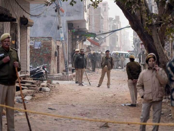 Delhi Crime: पेड़ से लटका मिला VHP नेता के भतीजे का शव, परिवार को हत्या की आशंका, पड़ताल में जुटी पुलिस