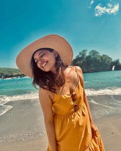 Vani bhojan : ‘முன் அந்திச்சாரல் நீ முன் ஜென்மத் தேடல் நீ..’ நடிகை வாணி போஜனின் பாலி ட்ரிப் போட்டோஸ்!