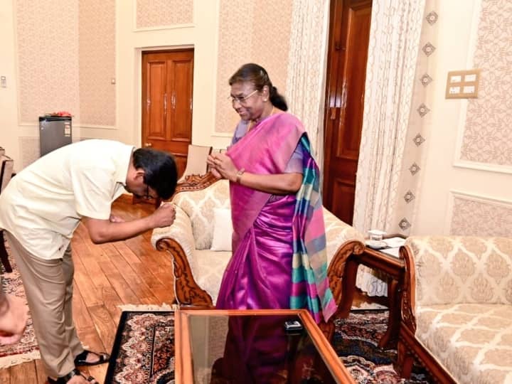 President Jharkhand Visit: द्रौपदी मुर्मू के झारखंडी कनेक्शन को लेकर बोले CM सोरेन, कहा- 'राष्ट्रपति हमारे लिए हमेशा...' Jharkhand CM Hemant Soren said President Draupadi Murmu will always be Our guide President Jharkhand Visit: द्रौपदी मुर्मू के झारखंडी कनेक्शन को लेकर बोले CM सोरेन, कहा- 'राष्ट्रपति हमारे लिए हमेशा...'