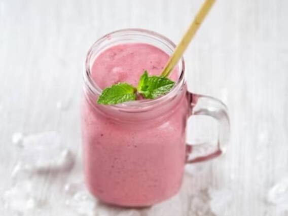 Raspberry Coconut Smoothie: रास्पबेरी नारियल स्मूदी बनाएं, ब्रेकफास्ट में खा लेंगे तो पूरे दिन रहेंगे हाइड्रेटेड