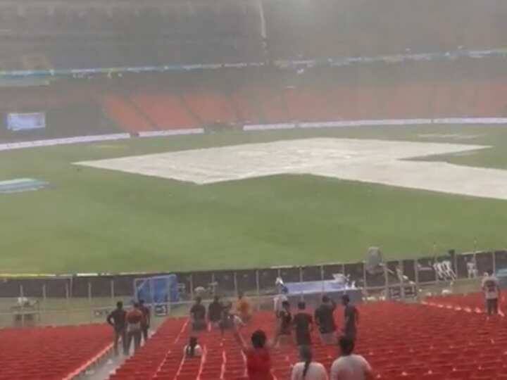 IPL 2023 Qualifier 2 GT vs MI Toss has been delayed due to Rain Know Weather Report GT vs MI: अहमदाबाद में बारिश ने बिगाड़ा खेल, पढ़ें कितने बजे शुरु होगा मैच