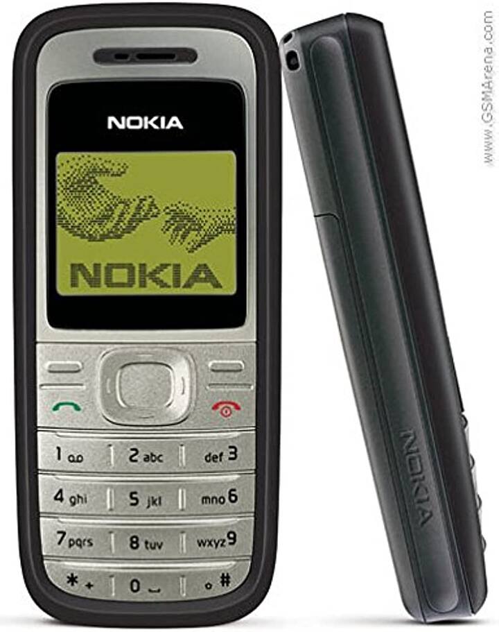 Nokia 1200 दुनिया में दूसरा सबसे अधिक बिकने वाला फोन है, जिसकी 150 मिलियन से अधिक यूनिट बेची गई हैं. यह 2004 में लॉन्च हुआ था और नोकिया 1100 के जैसा ही था. हालांकि, नोकिया 1200 में कुछ एक्स्ट्रा फीचर्स थे, जैसे कि रंगीन डिस्प्ले और लंबी बैटरी लाइफ.