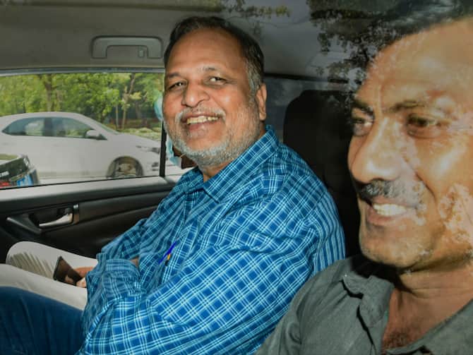 मनी लॉन्ड्रिंग मामले में जेल में बंद सत्येंद्र जैन को सुप्रीम कोर्ट ने दी 6 हफ्तों की अंतरिम जमानत- Supreme Court grants interim bail for 6 weeks to Satyendar Jain, jailed in money laundering case