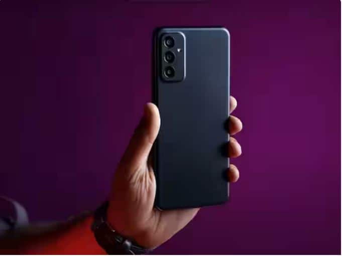 samsung Galaxy F23 5G: ਇਹ ਫੋਨ ਇਸ ਬਜਟ 'ਚ ਵੀ ਸ਼ਾਨਦਾਰ ਹੈ। ਫੋਨ 'ਚ ਸਨੈਪਡ੍ਰੈਗਨ 750G ਪ੍ਰੋਸੈਸਰ, 50MP ਮੁੱਖ ਕੈਮਰਾ, 6.6 ਇੰਚ ਦੀ FHD ਪਲੱਸ TFT ਡਿਸਪਲੇਅ ਅਤੇ 5000 mAh ਦੀ ਬੈਟਰੀ ਮੌਜੂਦ ਹੈ। ਫੋਨ ਦੀ ਕੀਮਤ 14,999 ਰੁਪਏ ਹੈ।