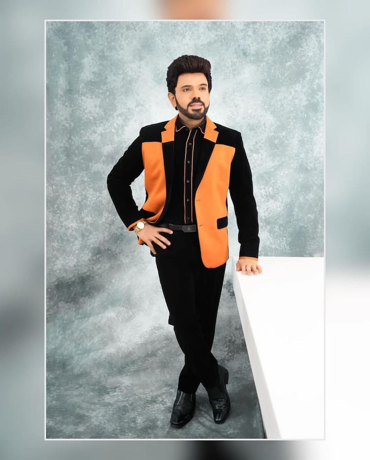 தமிழகத்தின் பிரபல தொழிலதிபர்களுள் ஒருவர், சரவணன். ஆரம்பத்தில் தனது துணிக்கடை விளம்பரத்தில் தோன்றிய இவர், பின்னர் சினிமாவில் ஈடுபாடு காண்பிக்க ஆரம்பித்தார்.