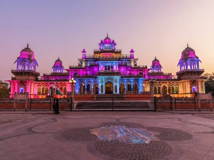 इकोनॉमी के लिए प्रति व्यक्ति 15,435 रुपये, स्टैंडर्ड के लिए 24,735 रुपये और कंफर्ट के लिए 32,480 रुपये देना होगा. यह यात्रा 10 जुलाई 2023 में शुरू होगी.