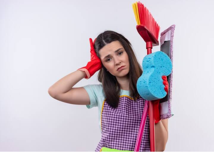 एक्टिवनेस लाने के लिए आप घर का काम कर सकते हैं.जैसे आप चाहे तो झाड़ू पोछा या घर के हर कोने की सफाई शुरू कर दें.इससे आप फिजिकली और मेंटली दोनों तरह से एक्टिव रहेंगे.