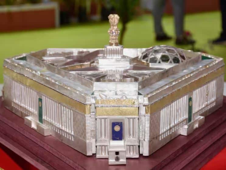New Parliament Inauguration Central govt to launch rupees 75 coin to mark inauguration of New Parliament Building New Parliament Inauguration : नवीन संसदेच्या उद्घाटनानिमित्त लॉन्च होणार 75 रुपयांचं नाणं, नाण्याची वैशिष्ट्ये काय?