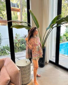 Mehreen Kaur Photos:  స్విమ్మింగ్ పూల్ పక్కన వెలుగుతోన్న పంజాబీ అందం