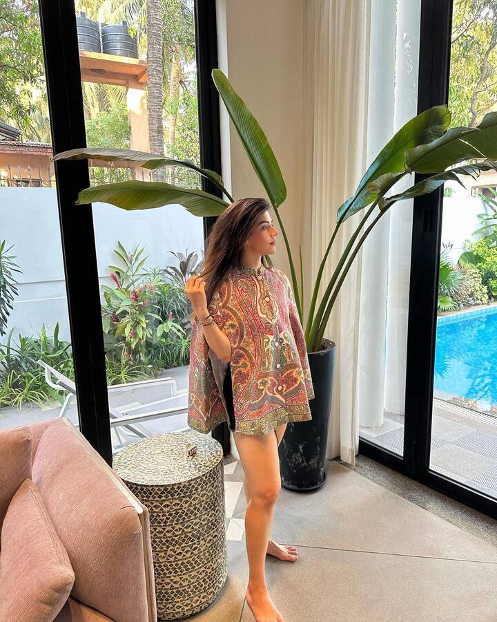 నాని హీరోగా వచ్చిన 'కృష్ణగాడి వీరప్రేమగాధ' తో టాలీవుడ్ ఎంట్రీ ఇచ్చిన మెహ్రీన్.తెలుగుతో పాటు హిందీ, తమిళంలో వరుస ఆఫర్లు అందుకుంది. మొదట్లో బొద్దుగా ఉన్న ఈ బ్యూటీ ఇప్పుడు నాజూగ్గా మారింది.