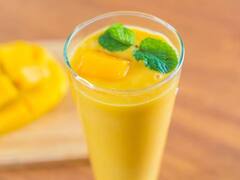 Mango Mint Lassi Recipe: हाउस पार्टी के लिए बेस्ट है यह मैंगो मिंट लस्सी, रखेगा कूल-कूल