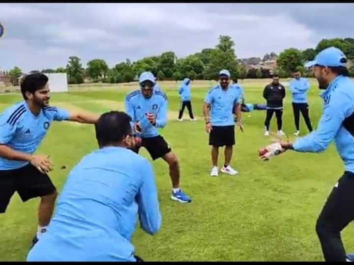 Indian Cricket Team Practice Session Funny Viral Video BCCI IND vs AUS WTC Final Watch: वर्ल्ड टेस्ट चैंपियनशिप फाइनल से पहले जमकर पसीना बहा रहे टीम इंडिया के खिलाड़ी, वीडियो में देखें ट्रेनिंग का नया तरीका