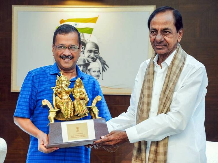 Arvind Kejriwal To Meet Telangana KCR Tomorrow Over Delhi Postings Row know more details here அதிரடி காட்டும் அரவிந்த் கெஜ்ரிவால்... சரத் பவார் உத்தவை தொடர்ந்து கேசிஆர்... பாஜகவுக்கு எதிராக பக்கா ஸ்கெட்ச்..!