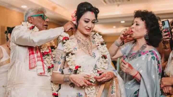 প্রসঙ্গত,  রূপালী বড়ুয়া মূলত অসমের মেয়ে। তবে কর্মসূত্রে কলকাতায়। এশহরে তাঁর একটি ফ্যাশন স্টোর রয়েছে।